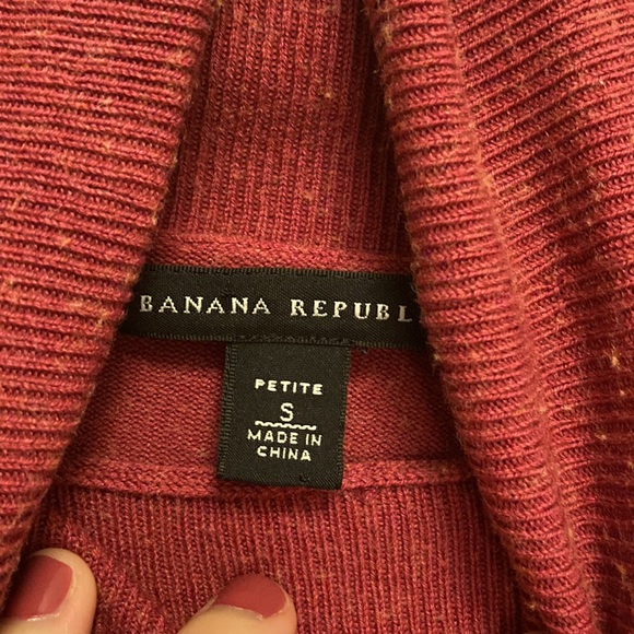 Banana Republic pink turtle neck - Picture 7 of 7